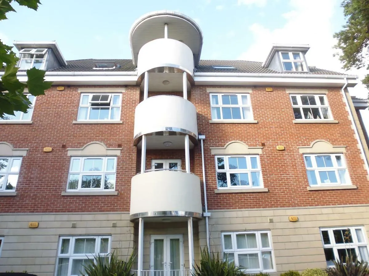 Walking Distance To Beach , Close To Town Center Bournemouth