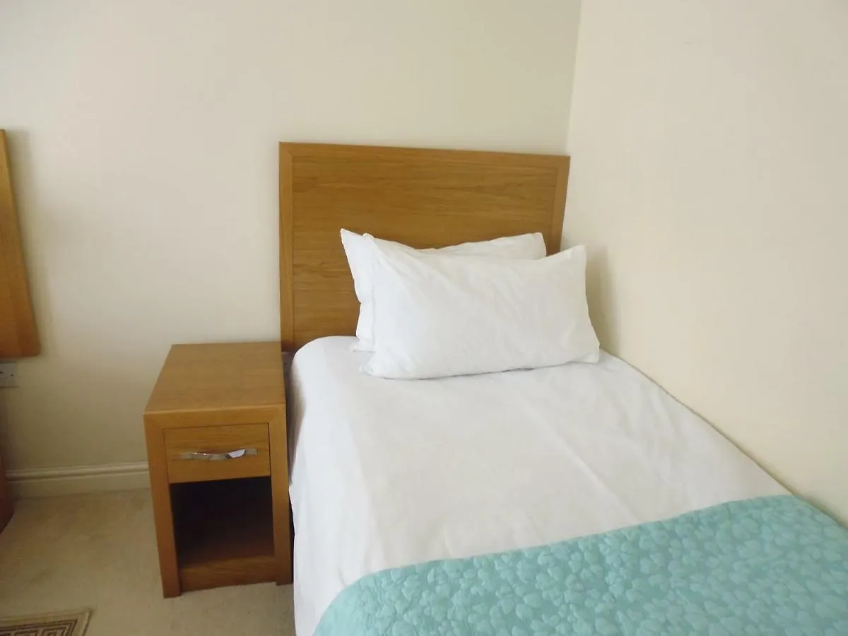 아파트 Walking Distance To Beach , Close To Town Center 본머스
