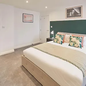  Apartment Host & - View United Kingdom
