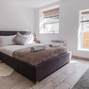 Studio ✧ High Street - Apartment