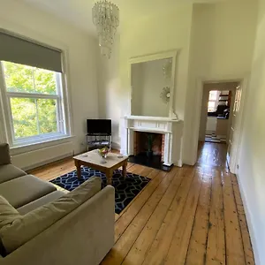 Lovely 2 Bedroom Flat Wifi Close To The Apartment