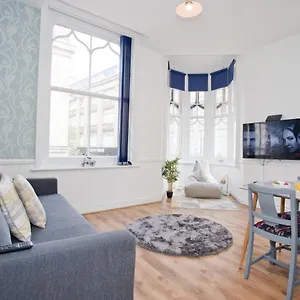 Digby - Prime Town Centre Location - Close To The Beach! Apartment